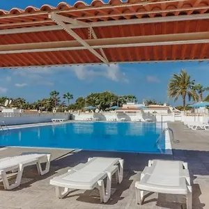 https://casa-sandra-costa-del-silencio.in-canary-islands.com
